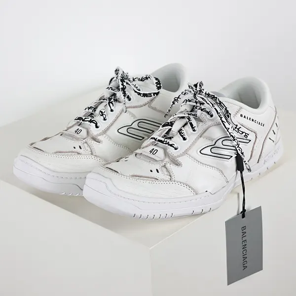 バレンシアガ Hamptons ミディアム コピー Worn-out スニーカー bam74569