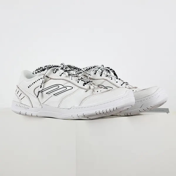 バレンシアガ Hamptons ミディアム コピー Worn-out スニーカー bam74569
