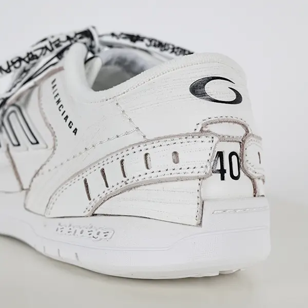 バレンシアガ Hamptons ミディアム コピー Worn-out スニーカー bam74569