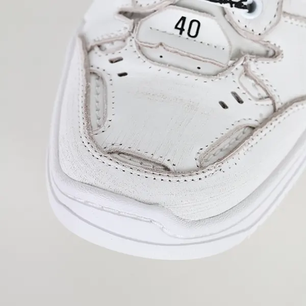 バレンシアガ Hamptons ミディアム コピー Worn-out スニーカー bam74569