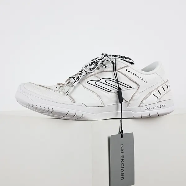 バレンシアガ Hamptons ミディアム コピー Worn-out スニーカー bam74569