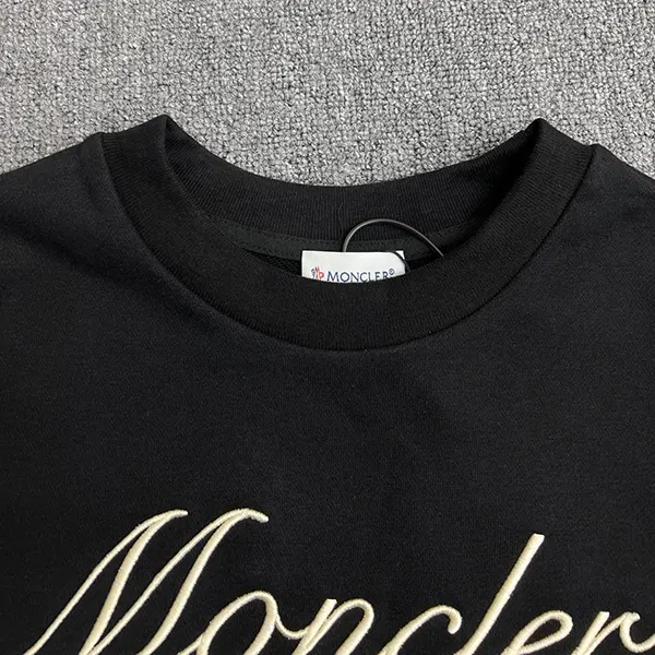 ブティック♪ モンクレール 刺繍ロゴ コットン スウェットシャツ mob50675