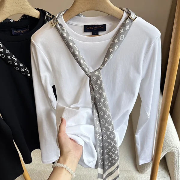 人気の ルイヴィトン モノグラムスカーフ 長袖Tシャツ 偽物 vur36577