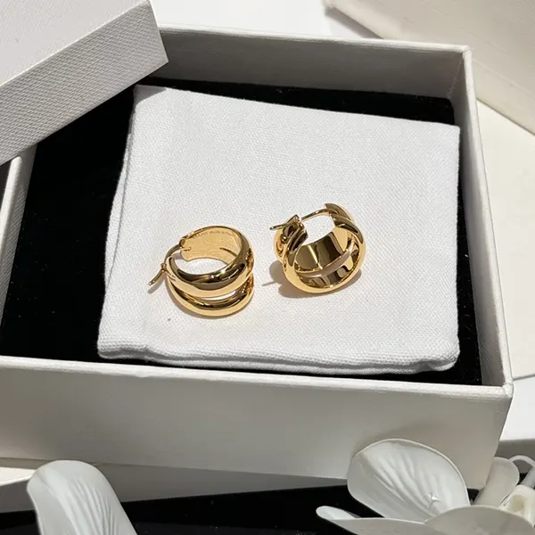 セリーヌ シンプルHOOPSゴールドピアス 激安 Cet90488