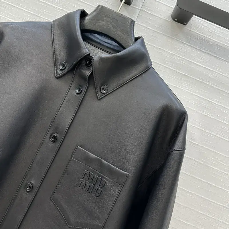 激安価格!ミュウミュウ プロンジェ ナッパ レザー シャツ miu445184