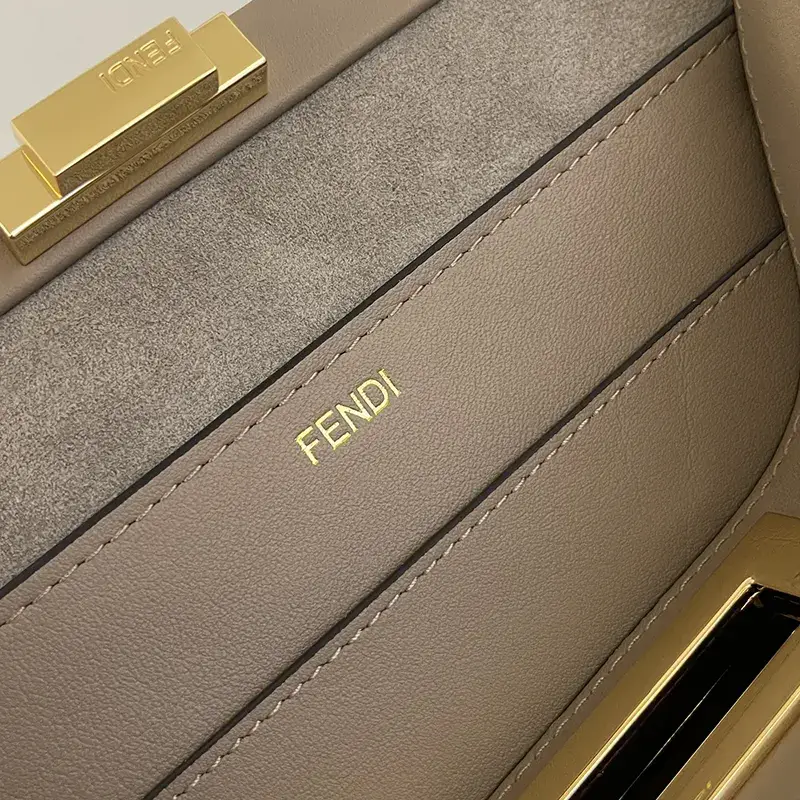 超話題!フェンディ ピーカブー ソフト ミディアム バッグ コピー商品 fer48512