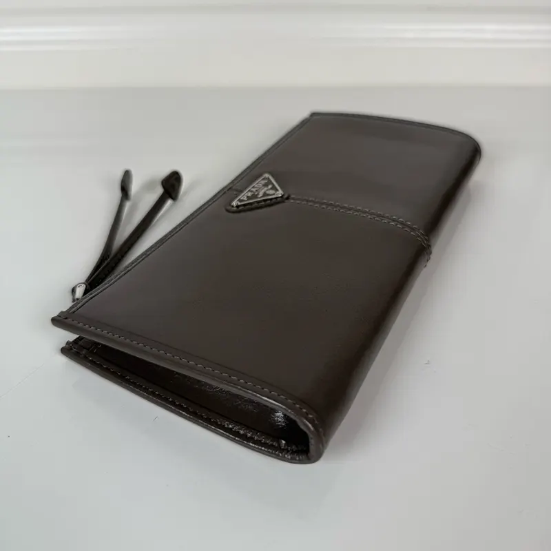 プレゼント プラダ ソフトルックスレザー 財布 pup23014