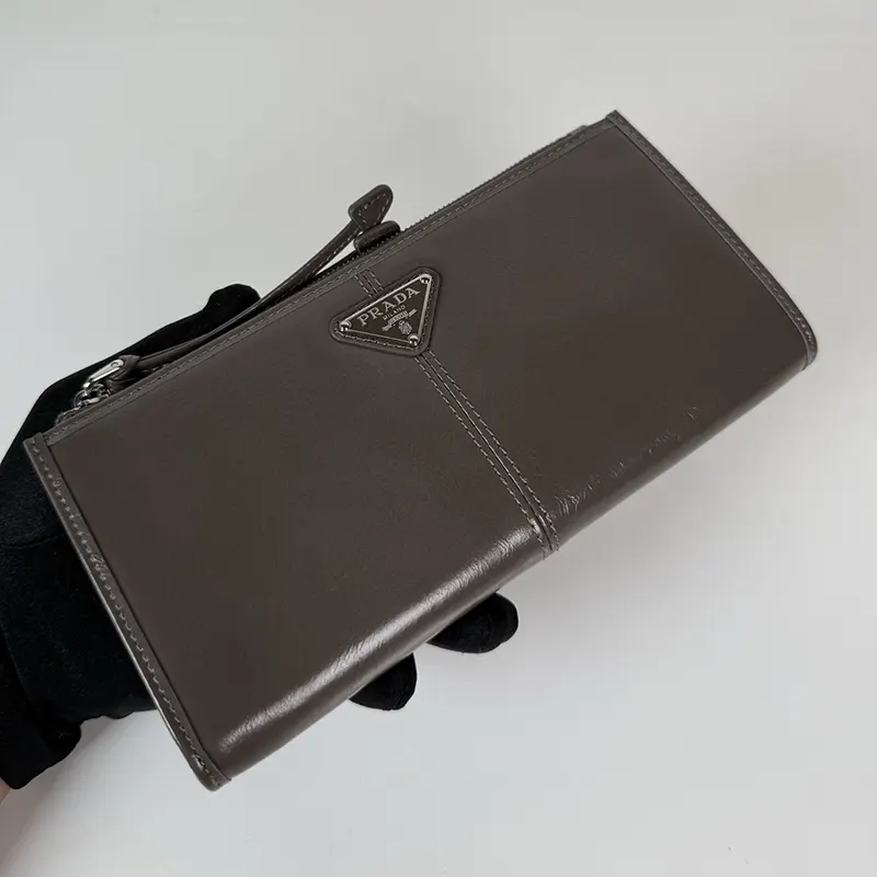 プレゼント プラダ ソフトルックスレザー 財布 pup23014