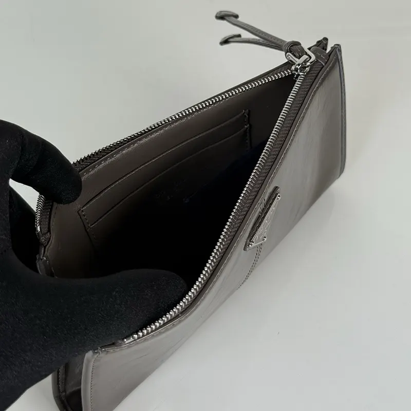 プレゼント プラダ ソフトルックスレザー 財布 pup23014