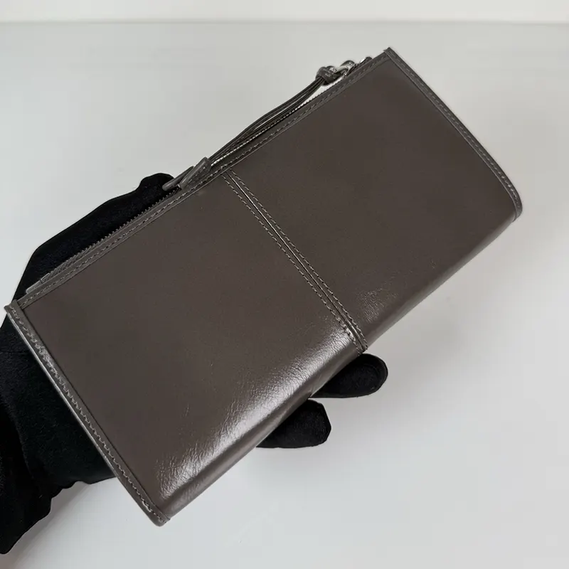 プレゼント プラダ ソフトルックスレザー 財布 pup23014