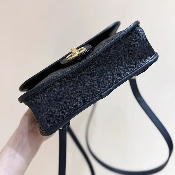 【クローバーのチャームで幸せ気分♪】シャネル バックパック 偽物 AS5715 B2140094305