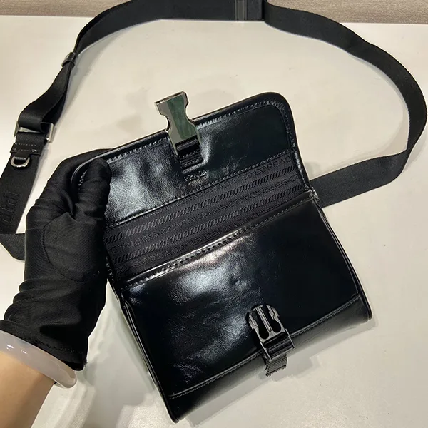 注目★プラダ ソフトルックスレザー スマートフォンケース コピー 2ZH108