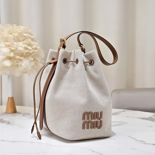 【大特価】ミュウミュウ デニムロゴショルダーバッグ myu23523