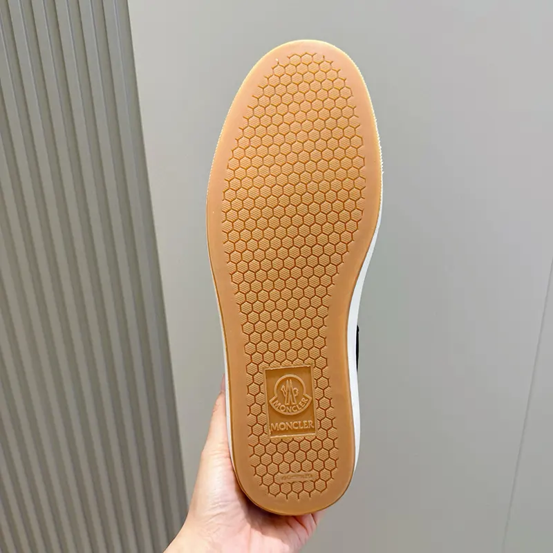 ギフトに最適モンクレール Pacey ナイロン スエード スニーカー スーパーコピー moa10510