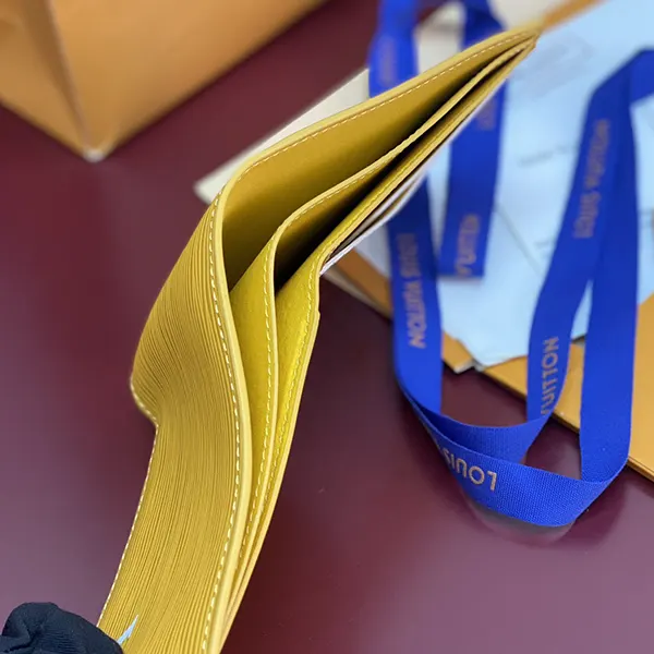 おすすめ ルイヴィトン マルチプル ウォレット M25801