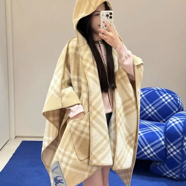 希少 バーバリー リバーシブルチェックウールケープ 81150711