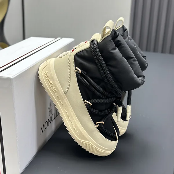 希少 モンクレール Altive Mid スノーブーツ 偽物 moy60480