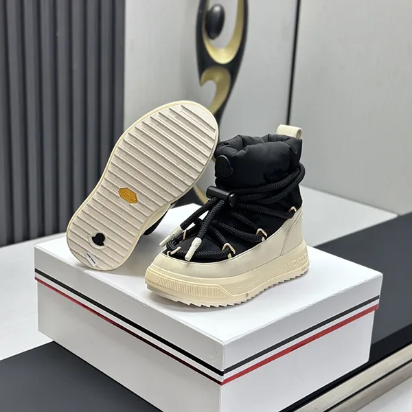 希少 モンクレール Altive Mid スノーブーツ 偽物 moy60480