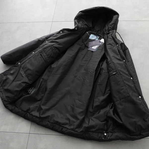 プラダ 中綿コート コピー Re-Nylon フードジャケット ミドル丈 29D960