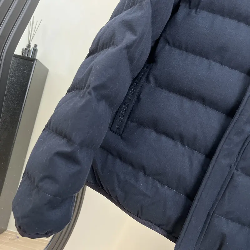 n級 おすすめ ルイヴィトン n級品 ウールシルク ライトダウンブルゾン 1AIHU2