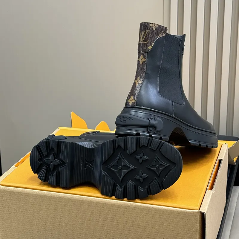 激安価格!ルイヴィトン n級品 スクワッド チェルシー アンクルブーツ 1AICWR