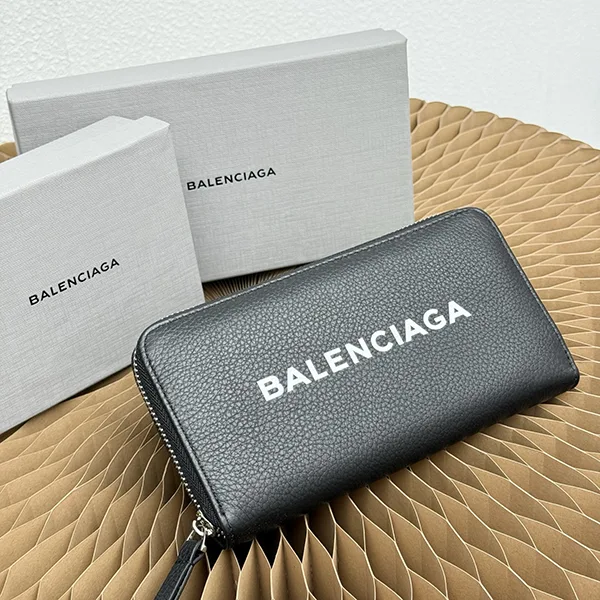 大人気!バレンシアガ シンプル 偽物 キャッシュコンチネンタル 長財布 baa08737