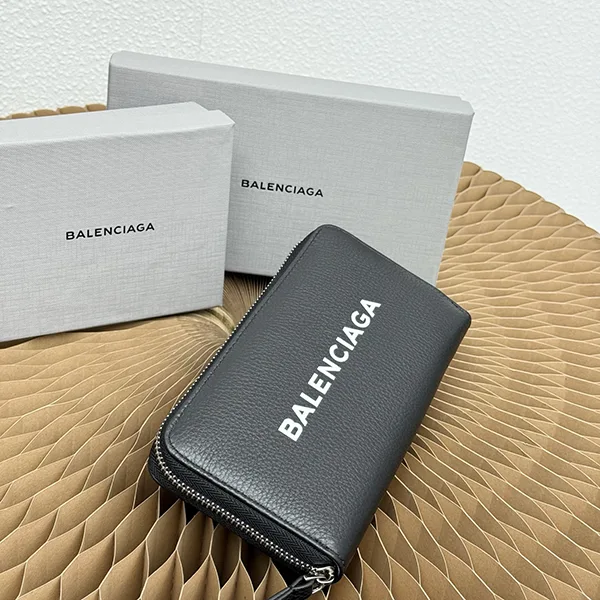 大人気!バレンシアガ シンプル 偽物 キャッシュコンチネンタル 長財布 baa08737