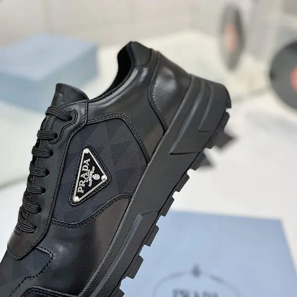超話題!プラダ Leather and Re-Nylon ハイトップスニーカー 2EE3903LNW
