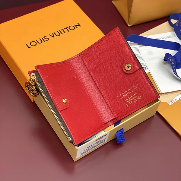高品質【モノグラム】ルイヴィトン LV × TM リサ・ウォレット コピー M13420