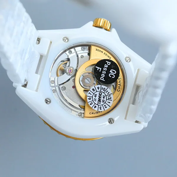 シャネル J12 N級品 ホワイト 38MM キャリバー shy32758