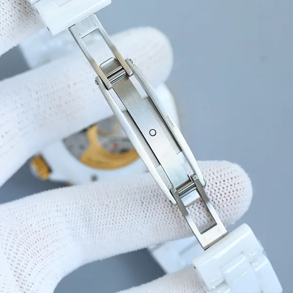 シャネル J12 N級品 ホワイト 38MM キャリバー shy32758