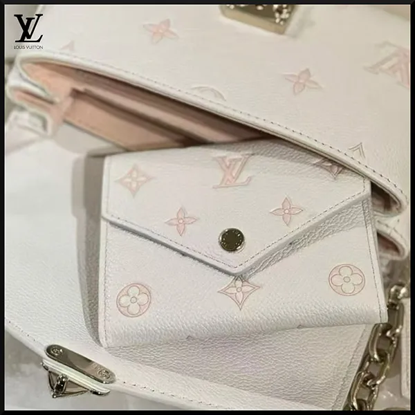 【スマートに持てる!】ルイヴィトン 偽物 ポルトフォイユ・ヴィクトリーヌ 折りたたみ財布 M28249