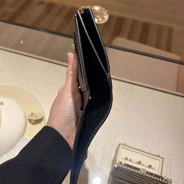【大人気♪】ルイヴィトン ポルトフォイユ リサ ミニ財布 コピー M26518