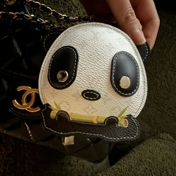 小物入れとしても★ルイヴィトン パンダ バッグチャーム 偽物 M03397