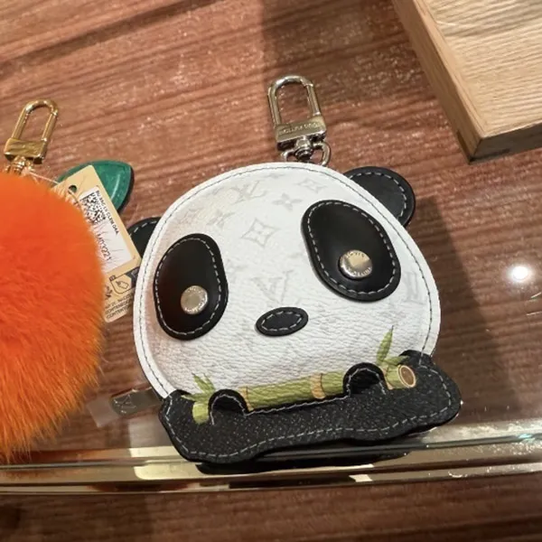 小物入れとしても★ルイヴィトン パンダ バッグチャーム 偽物 M03397