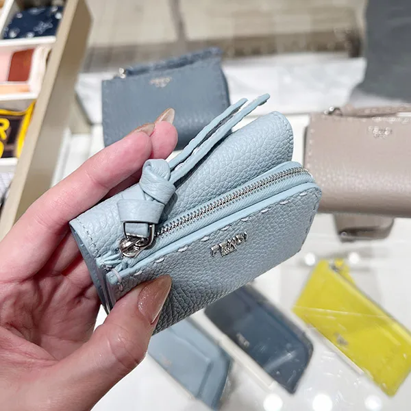 【可愛い♡】★フェンディ コピー★ ピーカブー マイクロ 三つ折り財布 8M0499ARC