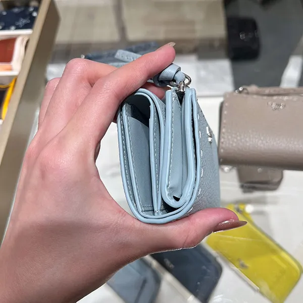 【可愛い♡】★フェンディ コピー★ ピーカブー マイクロ 三つ折り財布 8M0499ARC