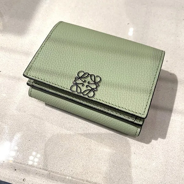 ★ロエベ 偽物★アナグラム トライフォールド ウォレット♡ C821TR2X16