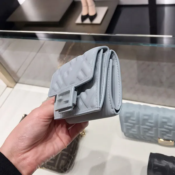 【可愛い♡】★フェンディ コピー★ バゲット マイクロ 三つ折り財布 8M0395A