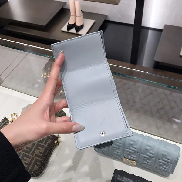 【可愛い♡】★フェンディ コピー★ バゲット マイクロ 三つ折り財布 8M0395A