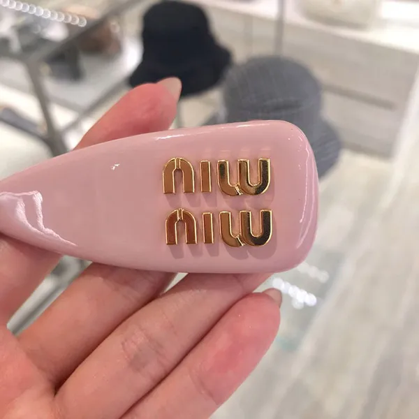 【定番人気♡】★ミュウミュウ スーパーコピー★パテントレザー ヘアクリップ 5IF092069