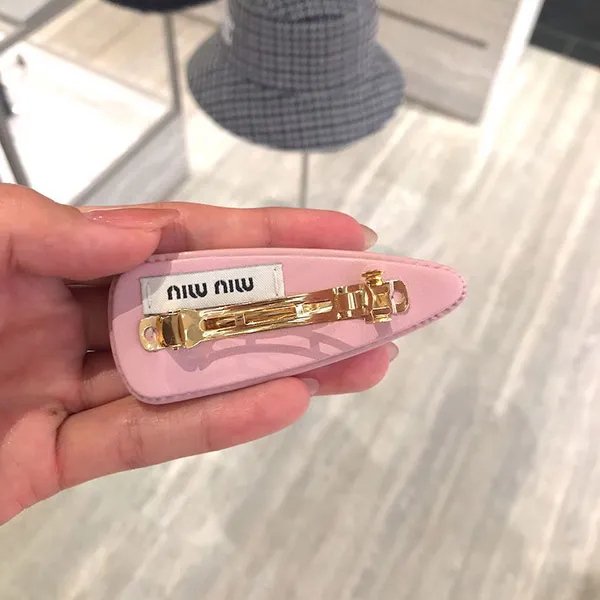 【定番人気♡】★ミュウミュウ スーパーコピー★パテントレザー ヘアクリップ 5IF092069