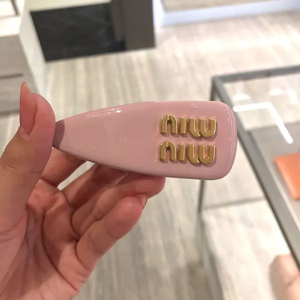 【定番人気♡】★ミュウミュウ スーパーコピー★パテントレザー ヘアクリップ 5IF092069