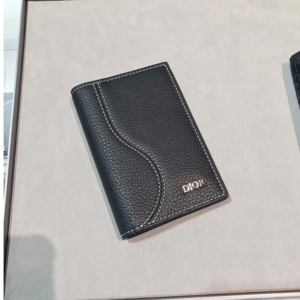 ★ディオール 偽物★ Saddle バーティカル 2つ折りカードホルダー 2ADCH