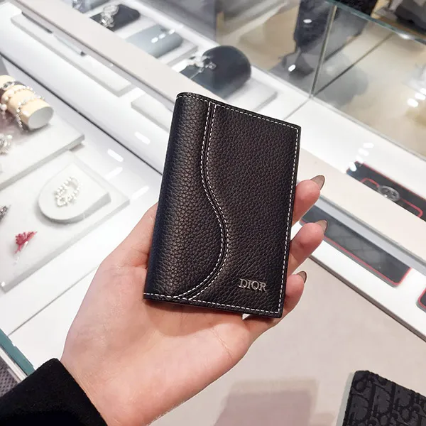 ★ディオール 偽物★ Saddle バーティカル 2つ折りカードホルダー 2ADCH