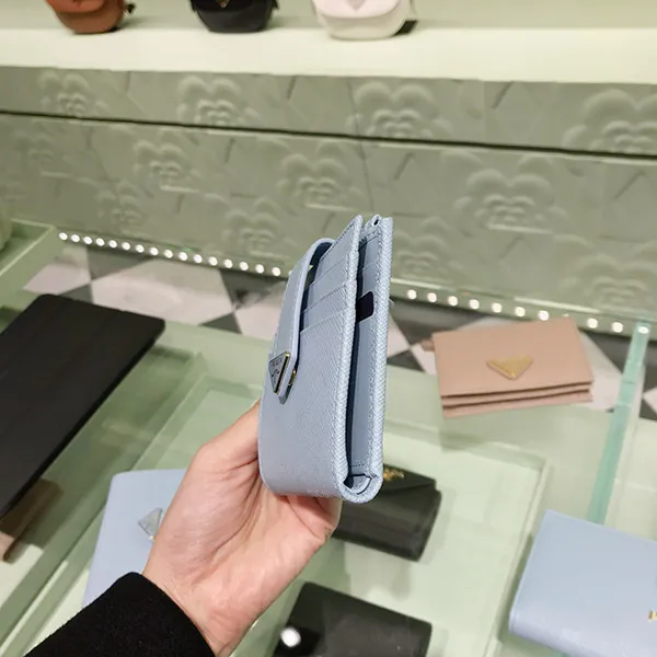 【トライアングルロゴ】★プラダ スーパーコピー★ サフィアーノタブ 折り財布 1ML047