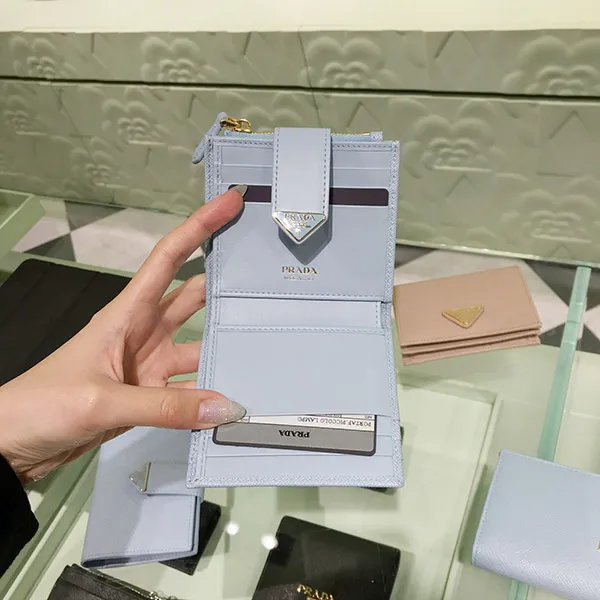 【トライアングルロゴ】★プラダ スーパーコピー★ サフィアーノタブ 折り財布 1ML047
