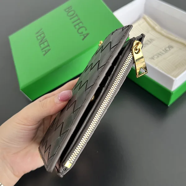 ボッテガヴェネタ ソルスティス レプリカ ミディアム 二つ折りウォレット 806078V4R41