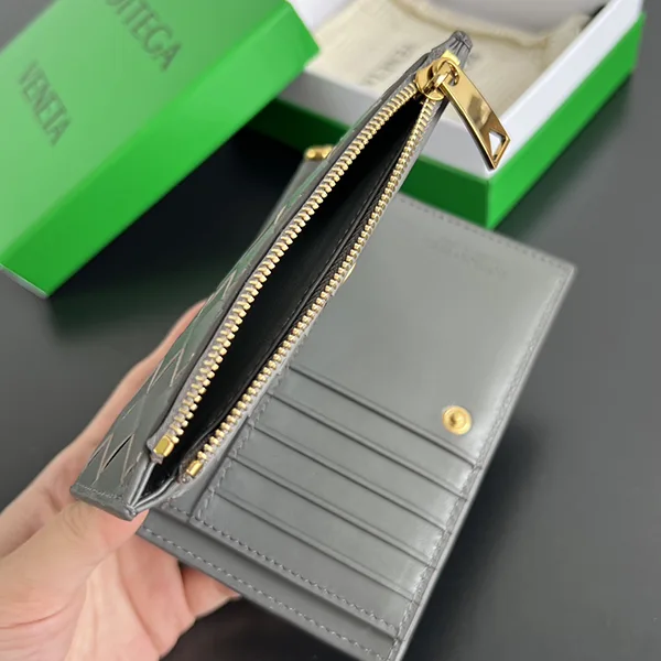 ボッテガヴェネタ ソルスティス コピー ミディアム 二つ折りウォレット 806078V4R4