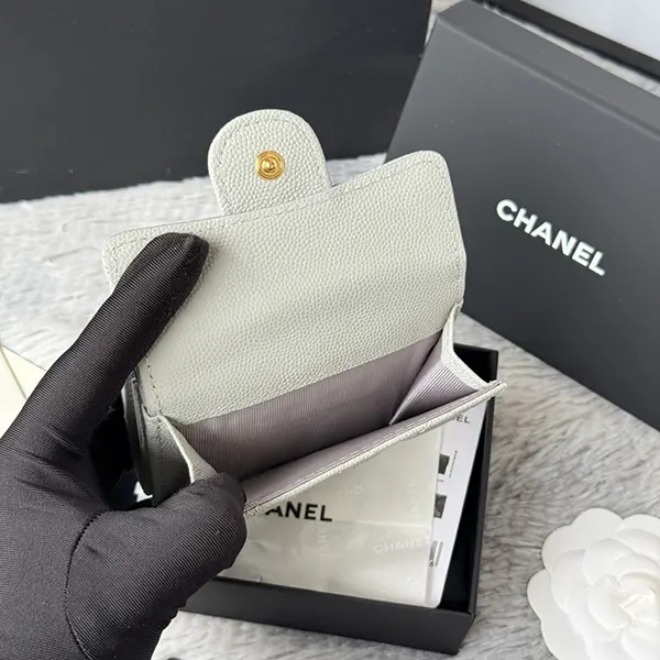 シャネル コンパクト 財布 スーパーコピー 三つ折り shh44651